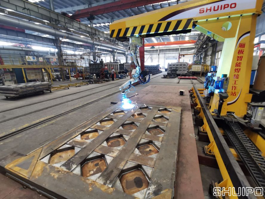 廂板焊接機器人 廂板焊接機器人